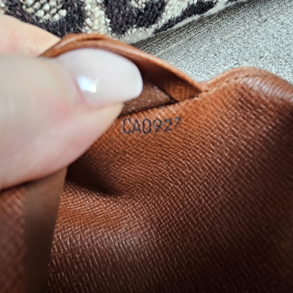 AUTHENTIC Louis Vuitton Monogram Porte Monnaie Bifold Wallet - Picture 9 of 10